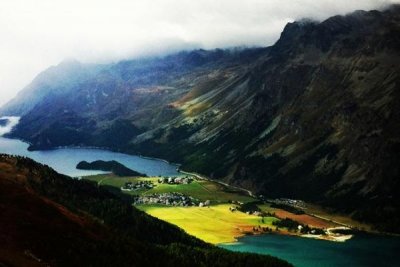 Extrém kihívás terepfutóknak és triatlonistáknak Svájcban - Engadin Swimrun